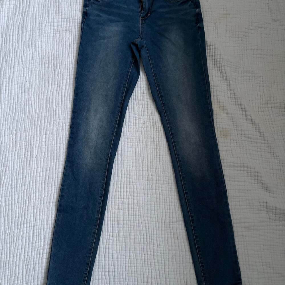 Articles of Society Skinny Mid-Rise Medium Wash Stretchy Denim Jeans